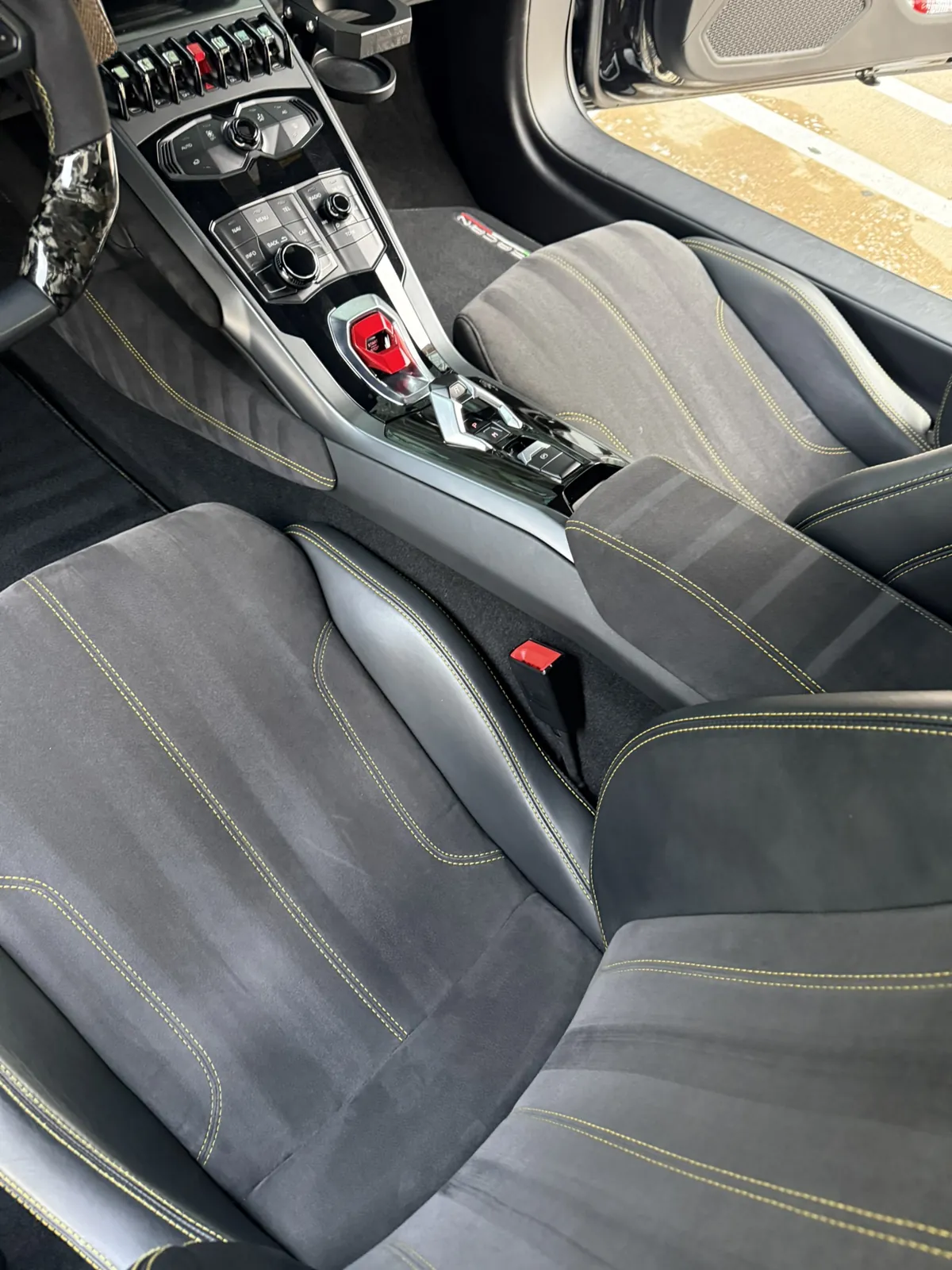 Lamborghini Huracan cabin photographed by JX Auto Lab