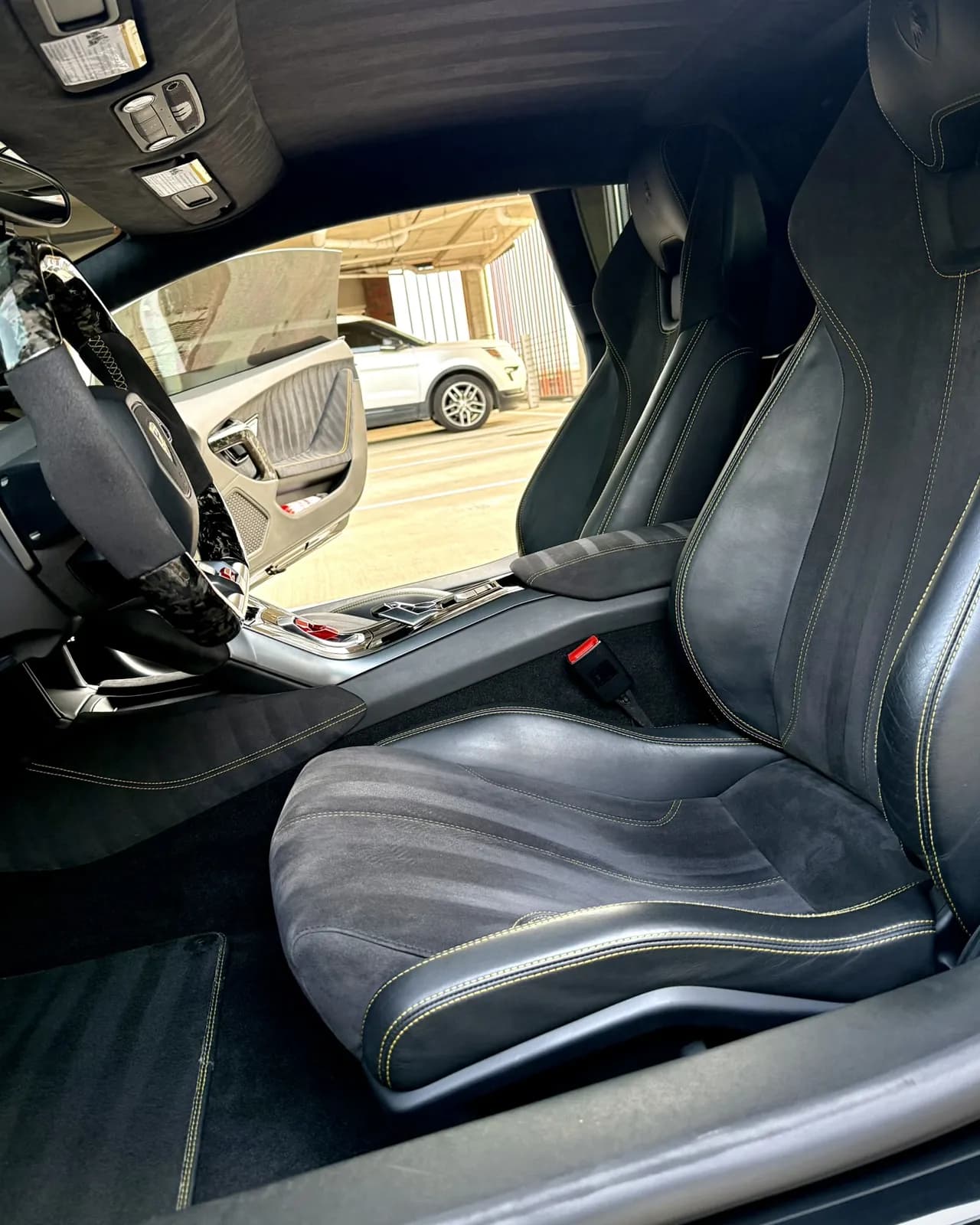 Lamborghini Huracan cabin photographed by JX Auto Lab