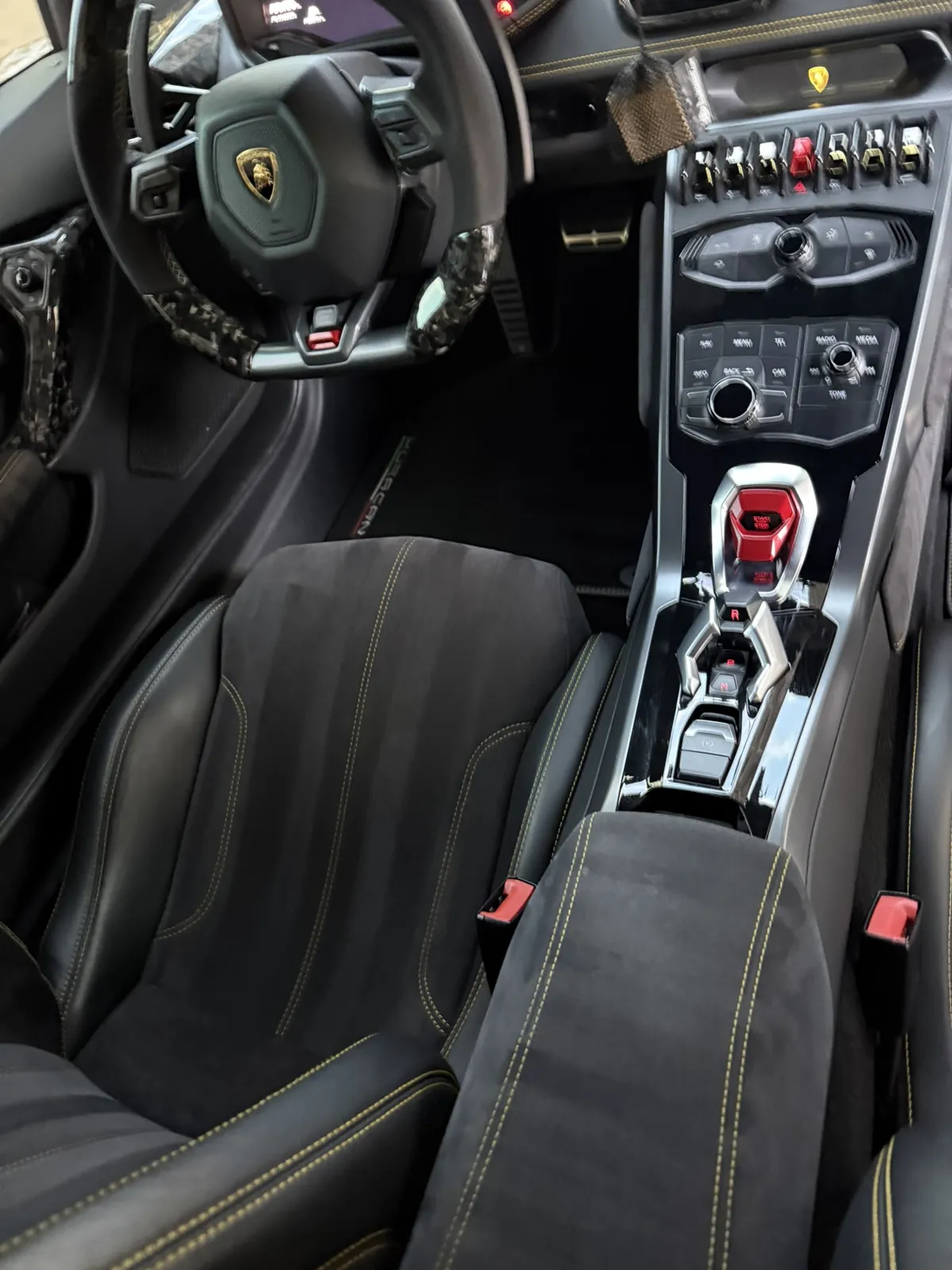 Lamborghini Huracan cabin photographed by JX Auto Lab