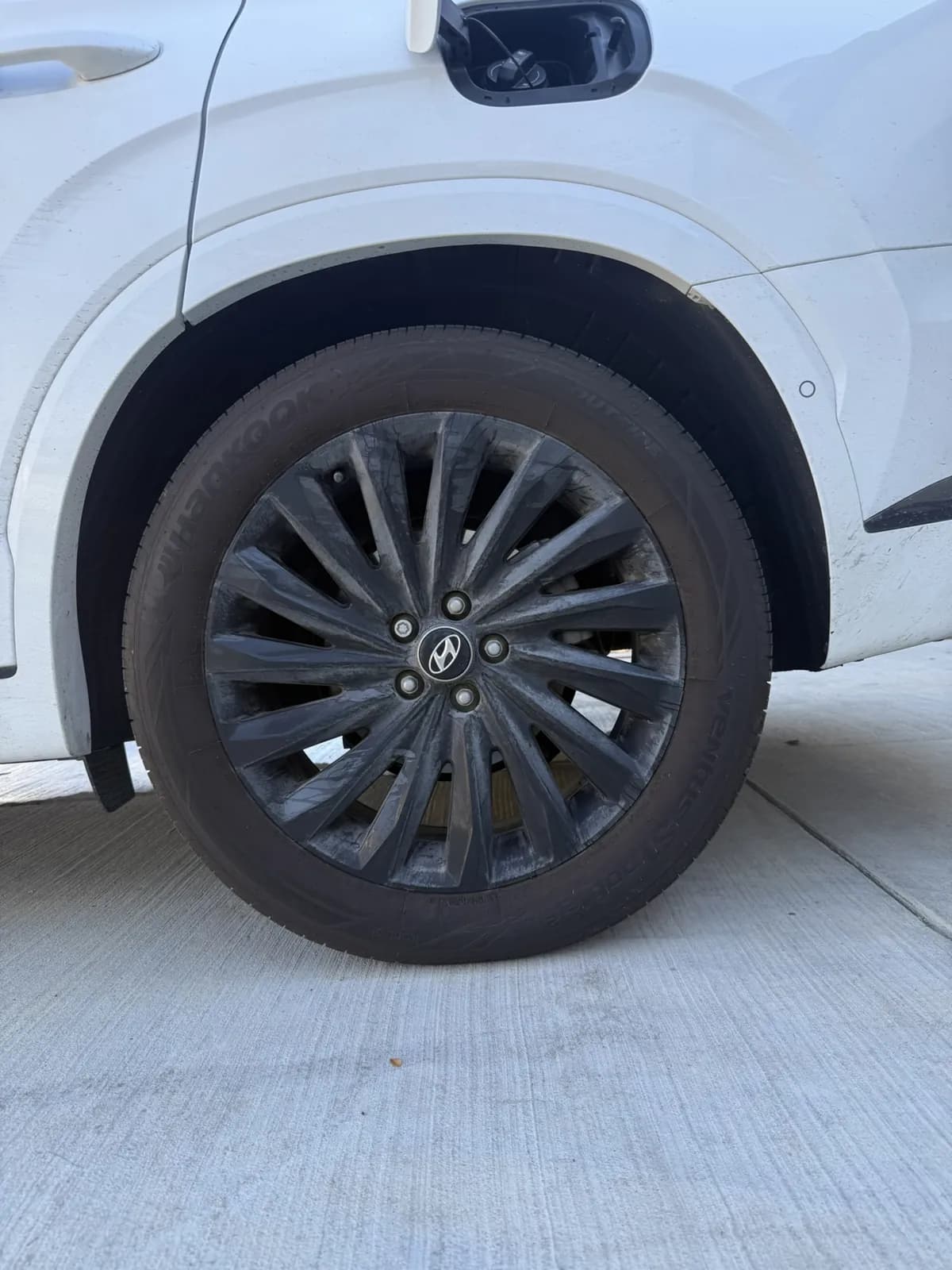 SUV wheel photographed by JX Auto Lab